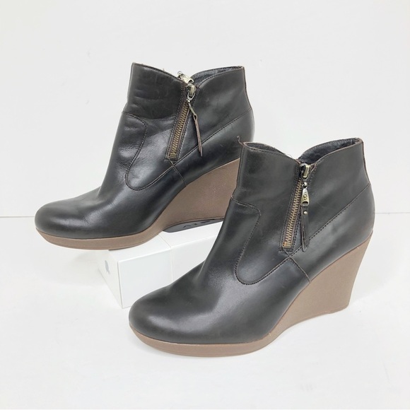 Ugg Brown leather Sherpa lined wedge ankle boots - Picture 7 of 10